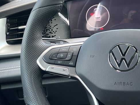 New 2025 Volkswagen Tiguan SE R-Line image 17