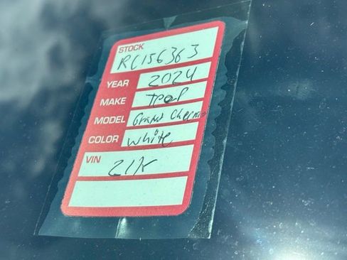 Used 2024 Jeep Grand Cherokee Altitude AWD/4WD image 5