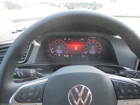 Used 2025 Volkswagen Atlas Peak Edition SE image 26