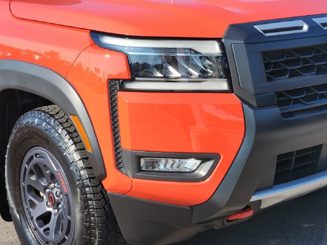 Used 2025 Nissan Frontier Pro-X RWD image 8
