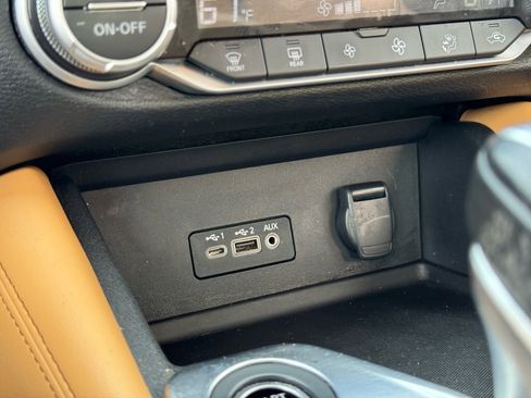 Used 2020 Nissan Sentra SV w/ SV Premium Package image 31