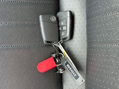 Used 2024 Volkswagen Tiguan SE R-Line image 29