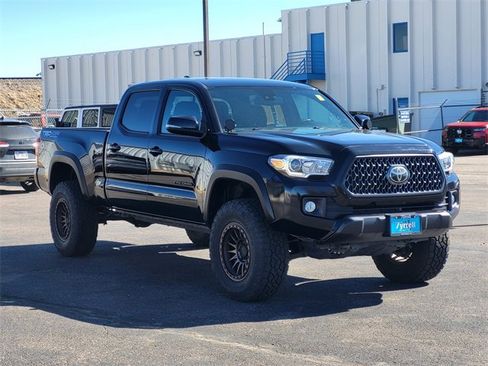 Used 2019 Toyota Tacoma TRD Off-Road w/ Technology Package image 3