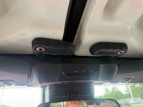 Used 2025 Jeep Wrangler Unlimited Sahara w/ Safety Group AWD/4WD image 33