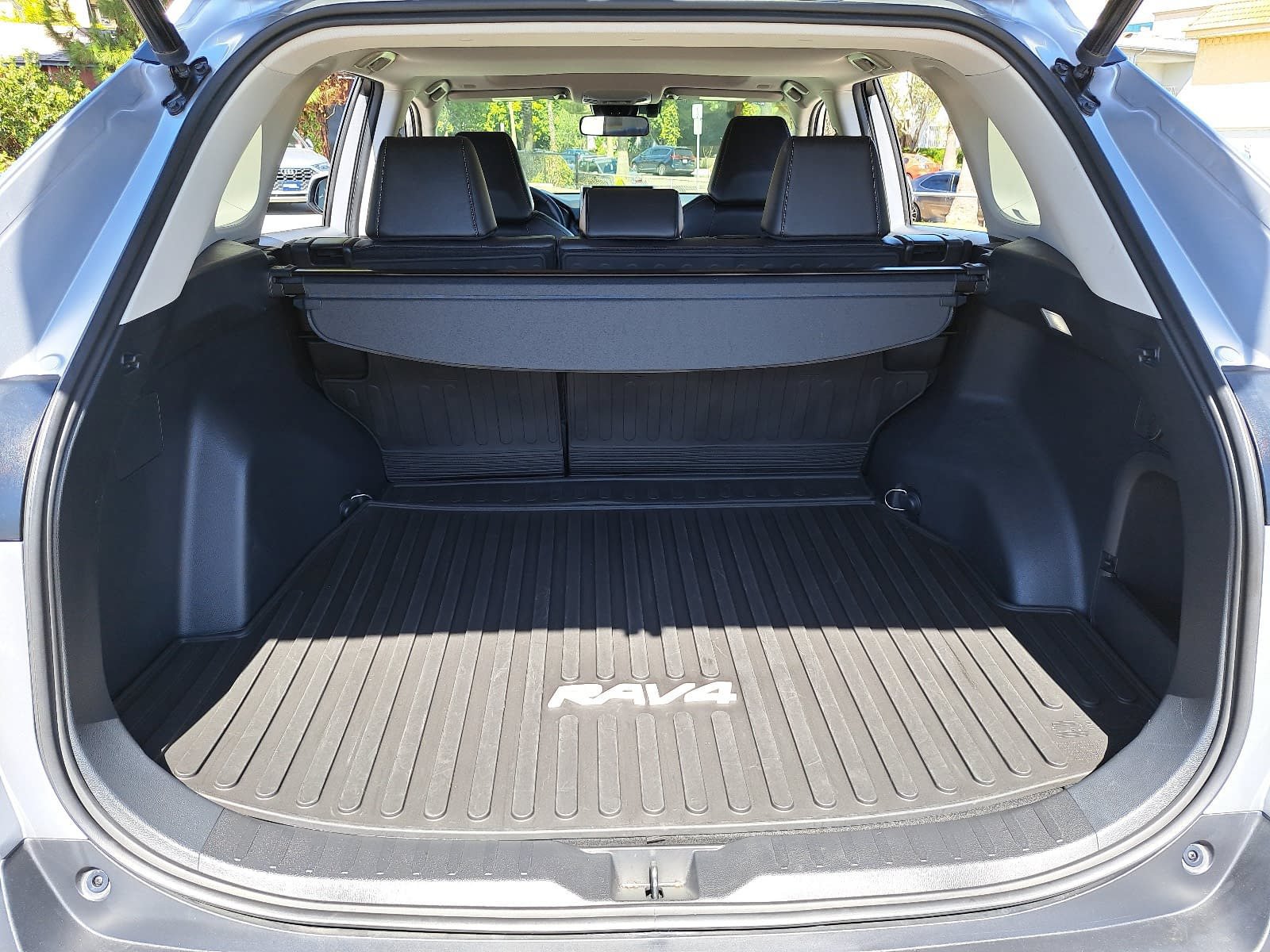 Used 2023 Toyota RAV4 XLE Premium AWD/4WD image 13