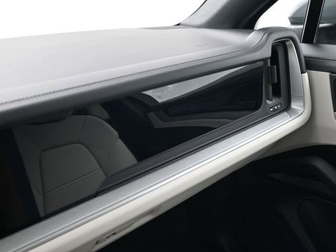 Used 2025 Porsche Cayenne Coupe image 23