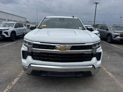 Used 2025 Chevrolet Silverado 1500 LT RWD image 2