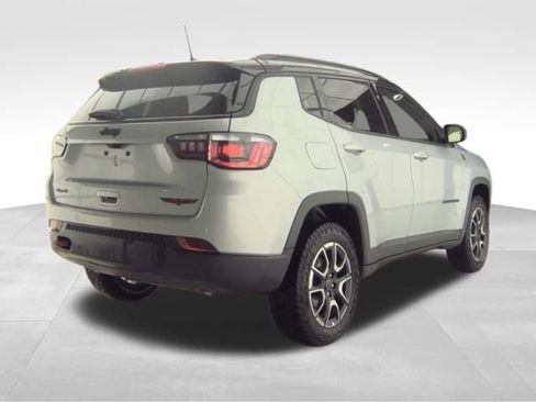 Used 2025 Jeep Compass Trailhawk image 6