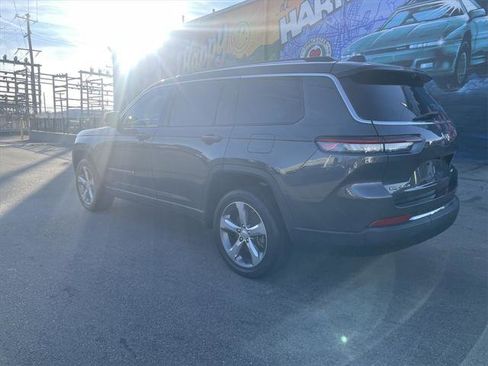 Certified 2022 Jeep Grand Cherokee L Limited w/ Luxury Tech Group II image 3