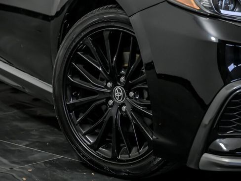 Used 2022 Toyota Camry SE FWD image 3
