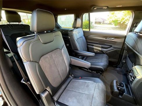 New 2025 Jeep Grand Cherokee L Altitude image 14