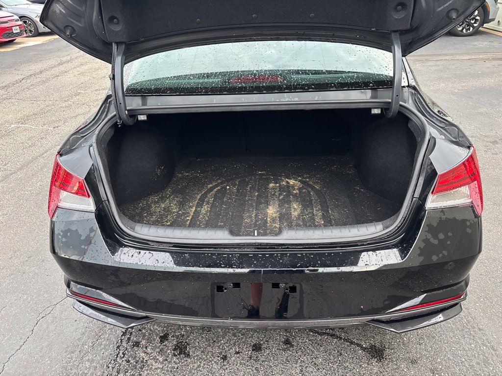 Used 2023 Hyundai Elantra Limited FWD image 5