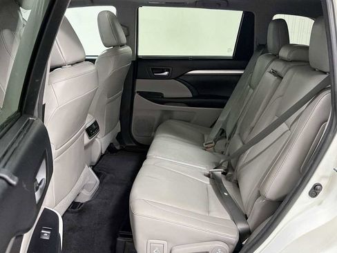 Used 2017 Toyota Highlander XLE image 25