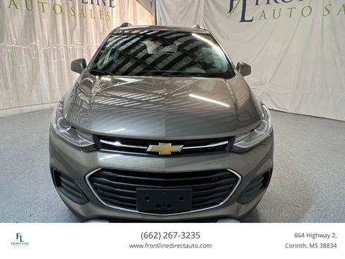 Used 2022 Chevrolet Trax LT w/ LT Convenience Package image 2