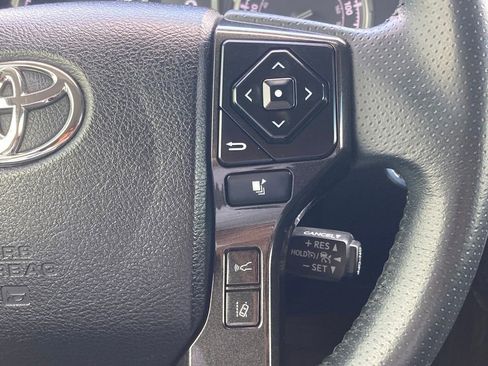 Used 2022 Toyota 4Runner TRD Off-Road Premium AWD/4WD image 18