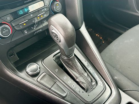 Used 2017 Ford Focus SE FWD image 23