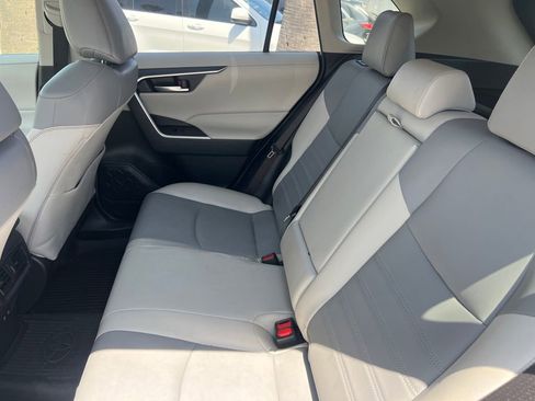 Used 2019 Toyota RAV4 XLE Premium w/ All Weather Liner Package FWD image 15