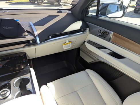 New 2026 Cadillac Vistiq Sport image 17