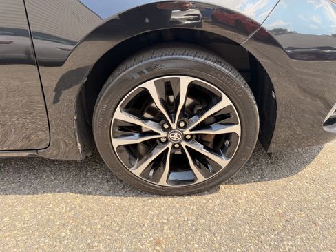 Used 2018 Toyota Corolla SE w/ Carpet Mat Package (TMS) FWD image 9