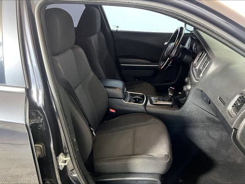 Used 2019 Dodge Charger SXT RWD image 6