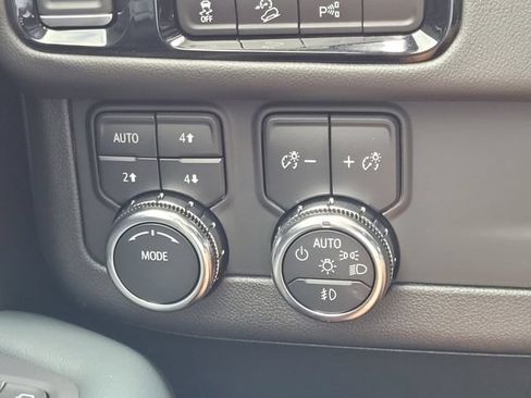 Used 2025 GMC Yukon AT4 w/ AT4 Premium Package AWD/4WD image 21