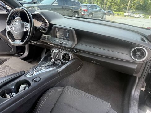 Used 2017 Chevrolet Camaro LT RWD image 28
