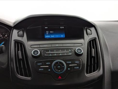 Used 2018 Ford Focus SE w/ SE Appearance Package image 24