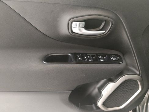 Used 2021 Jeep Renegade Latitude image 27