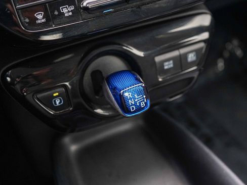 Used 2016 Toyota Prius Two w/ Preferred Accessory Package FWD image 19