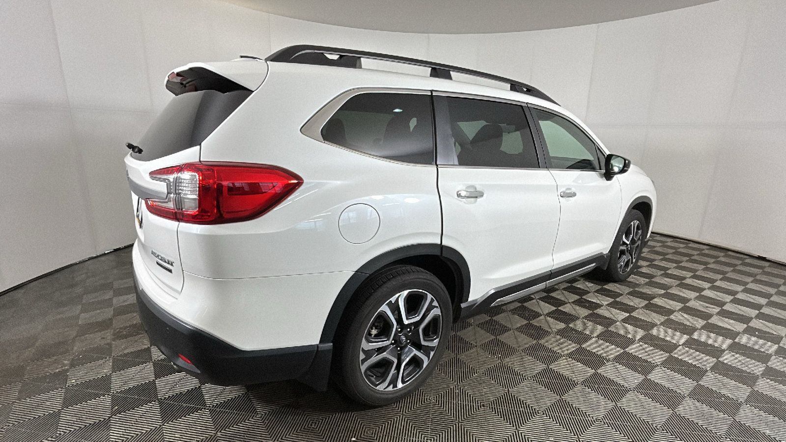 Used 2024 Subaru Ascent Touring AWD/4WD image 3