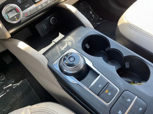 Used 2020 Ford Escape Titanium image 24