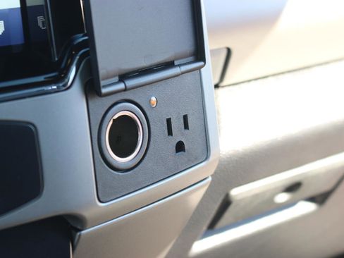 Used 2022 Ford F250 Lariat w/ Chrome Package image 28