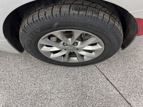 Used 2023 Chrysler Pacifica Touring-L image 8