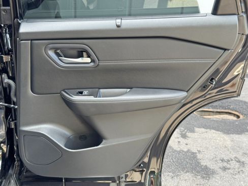 Used 2024 Nissan Rogue SL w/ SL Premium Package FWD image 40