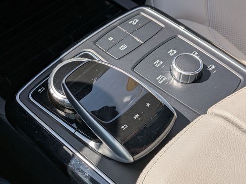 Used 2017 Mercedes-Benz GLE 400 4MATIC image 25