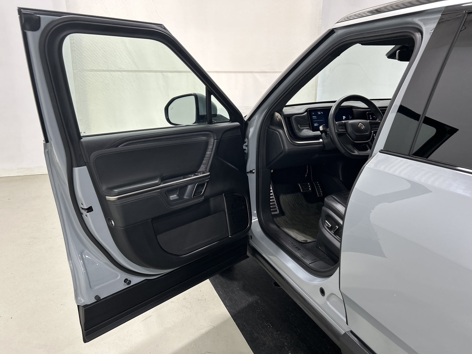 Used 2024 Rivian R1S Adventure Quad AWD/4WD image 16