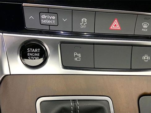 Used 2025 Audi A6 Premium Plus image 32