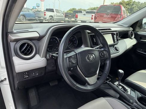 Used 2018 Toyota RAV4 Limited FWD image 18