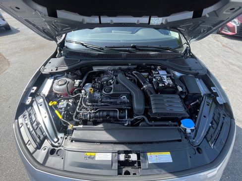 Used 2025 Volkswagen Jetta SE image 32