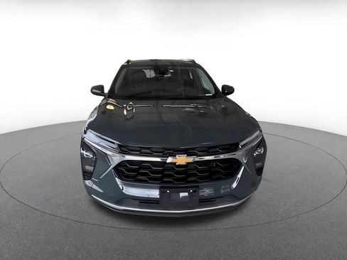 Used 2025 Chevrolet Trax LT FWD image 5