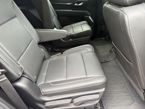 Used 2022 GMC Yukon Denali w/ Denali Premium Package RWD image 16