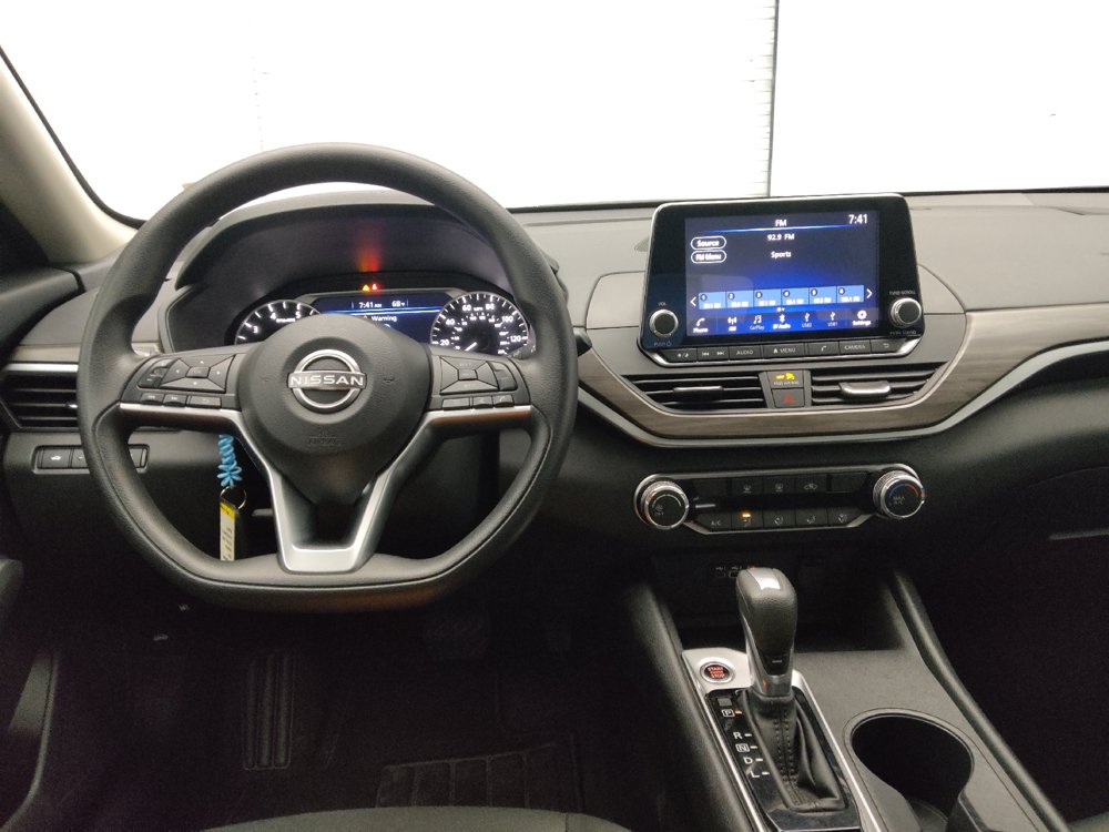 Used 2025 Nissan Altima 2.5 SV AWD/4WD image 22