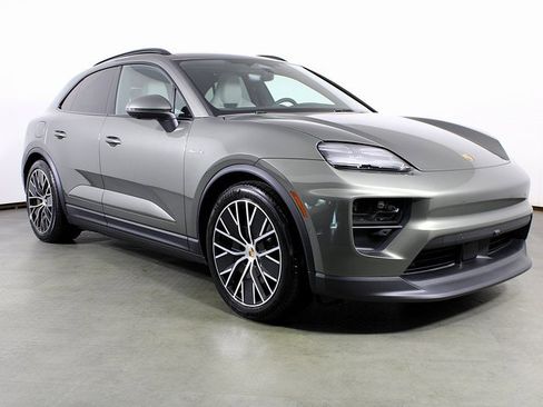 New 2025 Porsche Macan 4S Electric image 8
