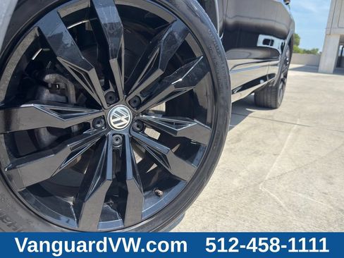 Used 2020 Volkswagen Tiguan SE AWD/4WD image 2
