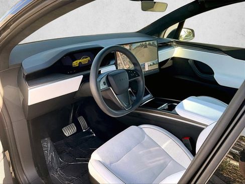 Used 2023 Tesla Model X Plaid image 14