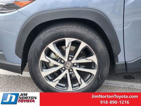 Used 2023 Toyota Corolla Cross XLE image 14