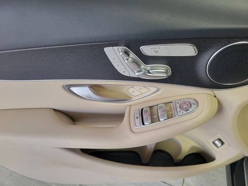 Used 2022 Mercedes-Benz GLC 300 image 19