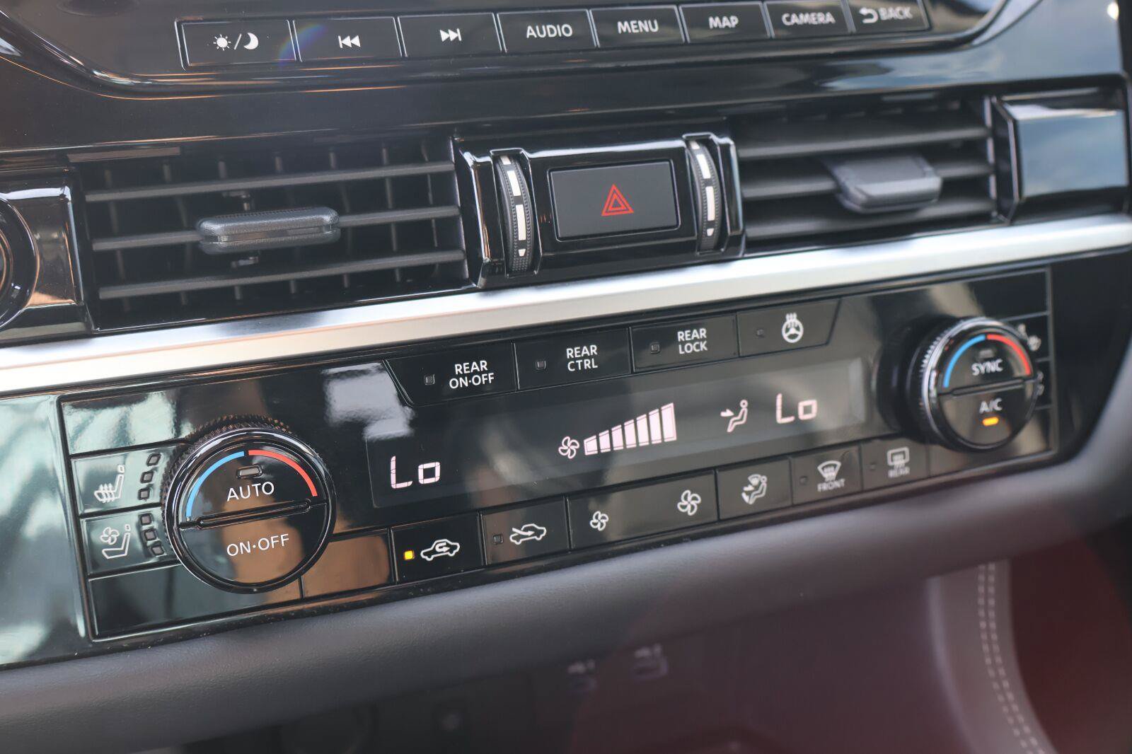 Used 2025 Nissan Pathfinder Platinum w/ Cargo Package FWD image 29