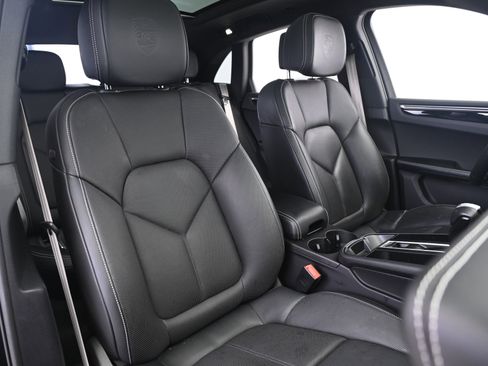 Certified 2023 Porsche Macan Turbo AWD/4WD image 24