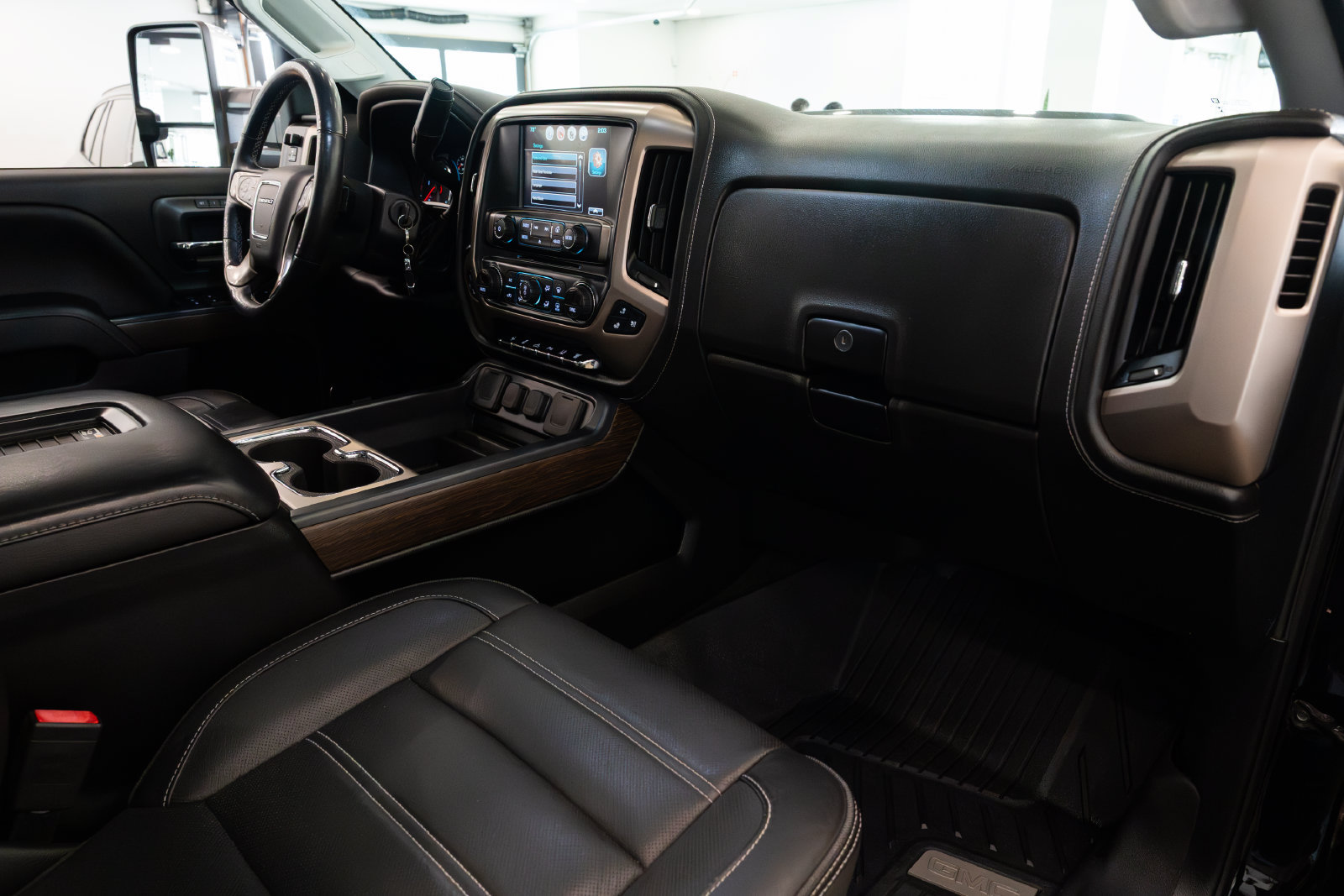Used 2018 GMC Sierra 3500 Denali w/ Duramax Plus Package AWD/4WD image 26